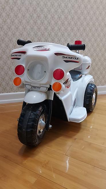 Uşaq dünyası: Uşaq üçün elektrikli polis motosikleti (3 təkərli) - Rəng: ağ — 2