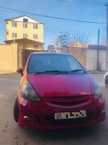 красные машины: Honda Fit: 2003 г., 1.3 л, Автомат, Бензин, Седан