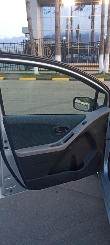 Toyota: Toyota Vitz: 2005 г., 1 л, Вариатор, Бензин, Хэтчбэк — 18