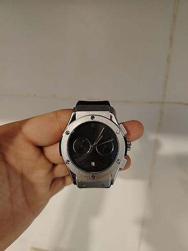 pol sapaski: Hublot kişi qol saatı - Korpus: paslanmayan polad, səkiz vintli bezel — 1