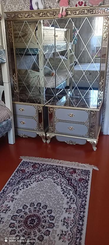qorka komod: İşlənmiş, Güzgülü — 2