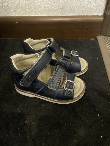 Детская обувь: Идеальное состояние. Носились только в садике, в помещении .Размер