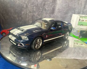 Fiqurlar: Коллекционная модель Ford Mustang Shelby GT500 blue with white stripe