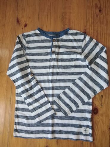 Köynəklər: 11-12 yawa. Biri 5-10manat. Bezilerini tezedir — 17