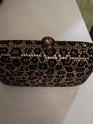 converse canta: Vakko gecə çantası – daşlı clutch
Svaroviski dawli 120 manat — 2