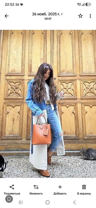 Плащи: Qadınlar üçün iki materiallı uzun trençkot - Dizayn: denim (cücə — 1