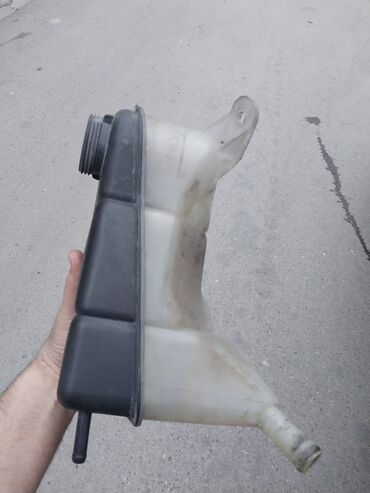 Çənlər, balonlar: Ford mondeo 1993-2006 su baçoku problemsi̇zdi̇r. Vatsapp var. çatı — 9