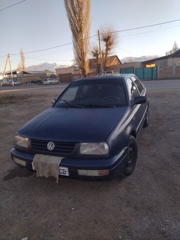 Volkswagen: Volkswagen Vento: 1992 г., 1.8 л, Механика, Бензин, Седан