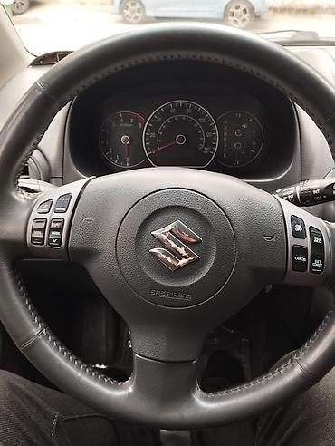 suzuki moto: Suzuki SX4 – gümüşü rəngli, şəhər və rayon yolları üçün praktik — 4