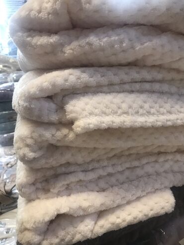 Комплекты постельного белья: Постельное бельё, плед пледы, покрывала, полотенца банные для лица — 11