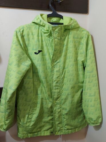 зеленый пуховик: Куртка түсү - Жашыл