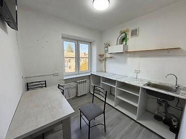 продаю квартиру империал: 1 комната, 32 м², ул. Ахунбаева / Малдыбаева Хрущевка, 4 этаж, Евроремонт — 3