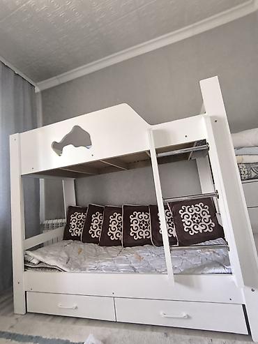 bunk bed: Двухъярусная детская кровать, Б/у, ЛДСП, цвет - Белый — 2