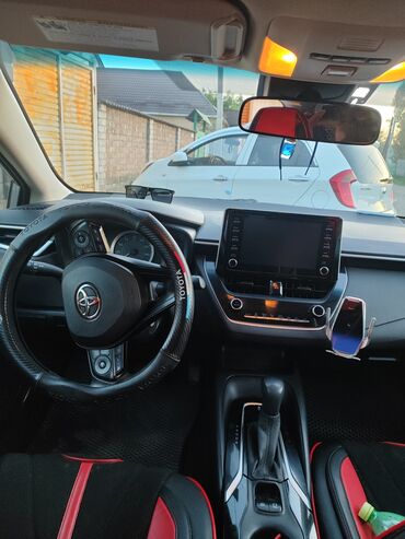 срочно продаю тайота: Toyota Corolla: 2019 г., 1.8 л, Автомат, Бензин, Седан