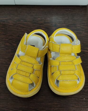 обувь для девочек: Детская обувь в отличном состоянии, подойдёт для мальчиков и для