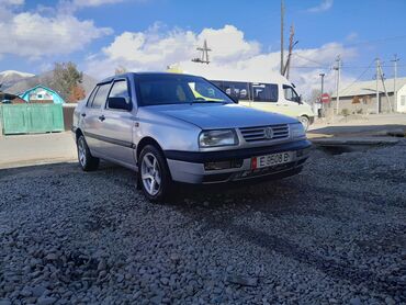 Volkswagen: Volkswagen Vento: 1994 г., 1.8 л, Механика, Бензин, Седан