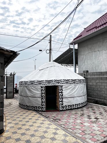 пиратская монополия карточки: Боз үйлөрдү ижаралоо, Каркасы Металл, 50 баш, Казан, Идиш-аяк, Полу менен