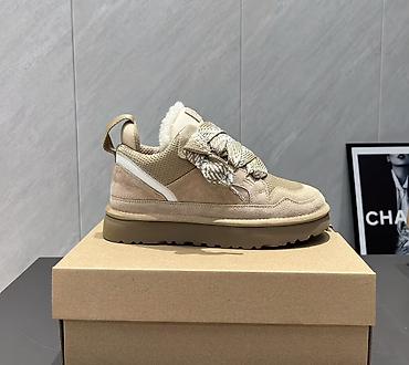 Угги, 37.5, 38, UGG, Б/у, цвет - Бежевый, Платная доставка