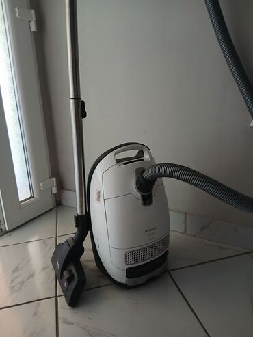 usisivac za mokro i suvo usisavanje parkside: Na prodaju vrhunski usisivač Miele S 8340 u perfektnom stanju. Za sve