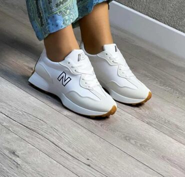 Women's Sneakers and athletic shoes: Patike – sportski modeli - Crno‑bele patike sa debljim đonom i — 7