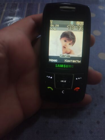samsung i997: Samsung E250, 8 GB, цвет - Черный, Кнопочный