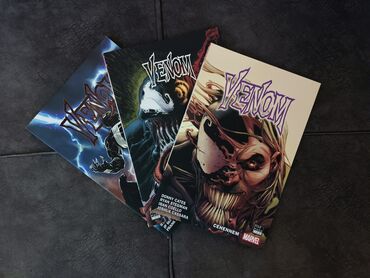 3-ü bir yerde Venom komiks kitablarından ibarət bu dəstdə personajın
