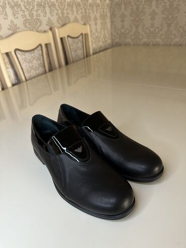 мужская обувь оптом: ARMANI оригинал Натуральная кожа Обувь в отличном состоянии