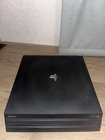 PS4 (Sony Playstation 4): Sony PlayStation 4 Pro oyun konsolu Yaxsi veziyettedir. Dəstəyə — 1