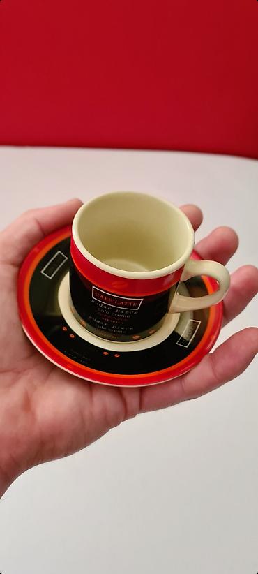 Kompleti posuđa: Servis 6 malih šoljica sa tacnom za kafu, motiv “CAFE’ LATTE”. - Nove — 14