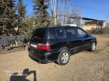 kia r17: Kia Carens, qara rəng, 5 qapılı MPV/miniven. - dizel mühərriki, ön — 6