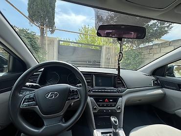 Hyundai: Hyundai Elantra: 2 l | 2018 il Sedan — 4