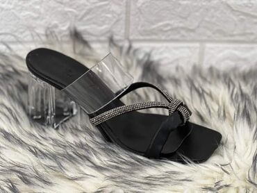 Papuče: 2200din
.
36-40 — 6