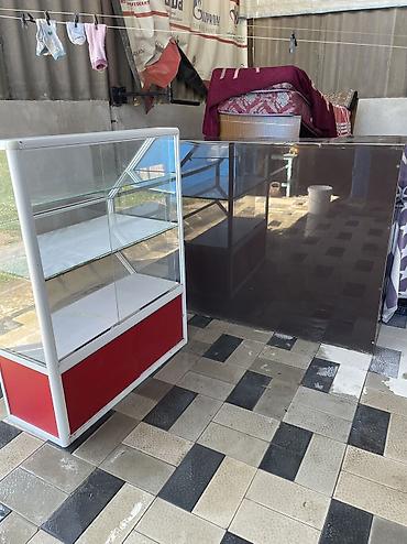 Торговое оборудование: Срочно!Продаю барную стойку(кассовая зона) 3500с Торговую витрину — 2