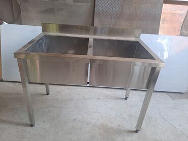 Другая посуда и кухонный инвентарь: Мойка 2 секционная размер 1200х700х860 мм из нержавеющей стали