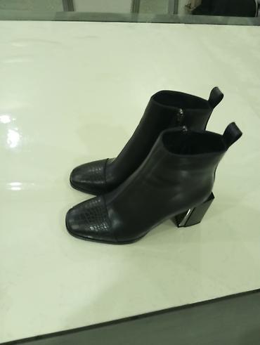 nine west: Женские ботильоны, черные, лаконичный дизайн. - Материал верха — 3