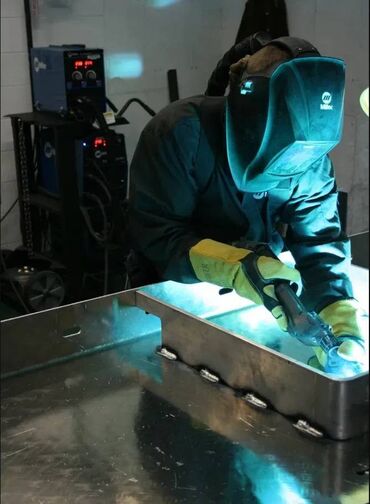 Сварщики на производстве: Требуется Сварщик на производство, Оплата: Ежемесячно, 3-5 лет опыта — 10