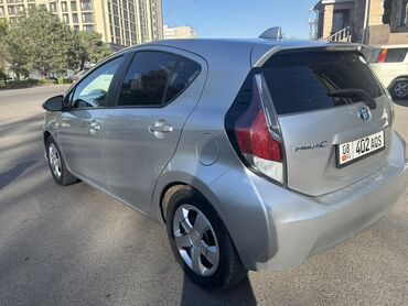 зарядное устройство для электромобиля: Toyota Prius: 2018 г., 1.5 л, Вариатор, Гибрид, Хетчбек