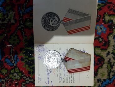 Digər əntiq əşyalar: Medal satilir ssənəti var qiymət birinə ayiti