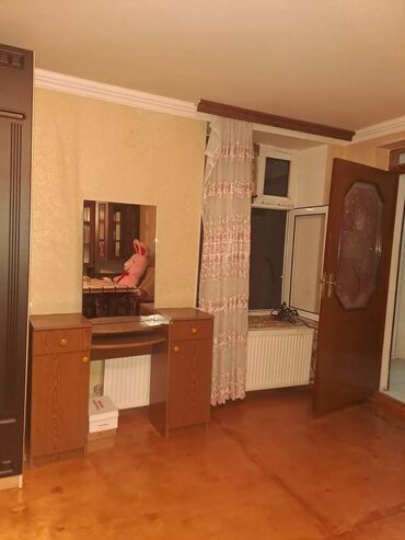 bakıxanovda kiraye evler: Razinde kiraye ev verilir 230 mananata komunal daxil.iki mertebe evin