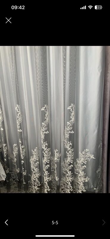 Pərdə və tüllər: Zərif tül pərdə – ağ naxışlı - Material: incə, şəffaf tül - Rəng: boz