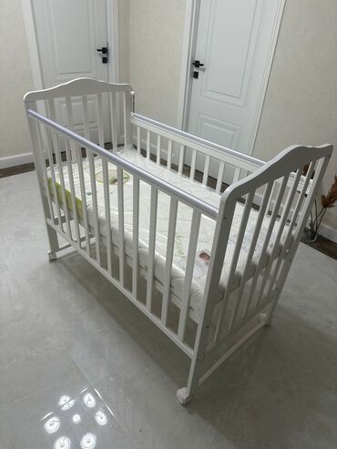 кресло для ребенка в машину: Bebek beşiği -döşek ikisi bir yerde hiç istifade olunmayıp Türkiye ye