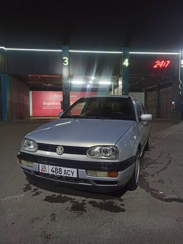 Volkswagen: Volkswagen Golf: 1993 г., 1.8 л, Механика, Бензин, Хэтчбэк