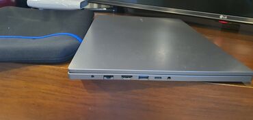 тонкий пластик: Самсунг ультра тонкий ноутбук, ssd, ram 8 gb, 
отличное состояние