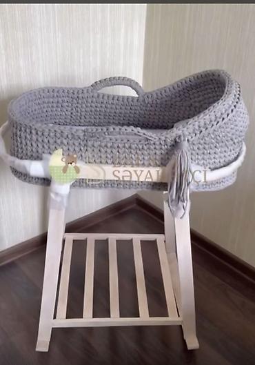 set mebel: Yelləncəkli körpə beşiyi – əl işi toxunma səbət və taxta dayaqlı set — 1