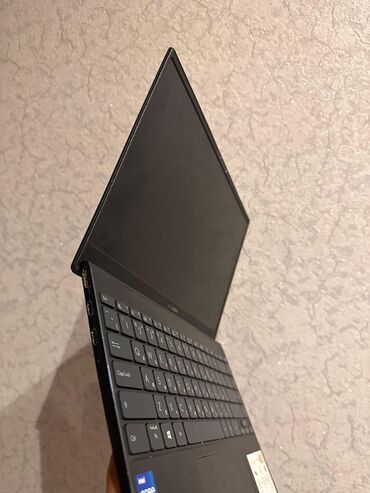 ASUS: ASUS Zenbook, 14 ", Intel Core i5, 512 GB