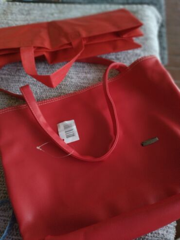 crvena haljina na tufne: Torba od mekane eko kože sa torbom za kupovinu.
Nova!