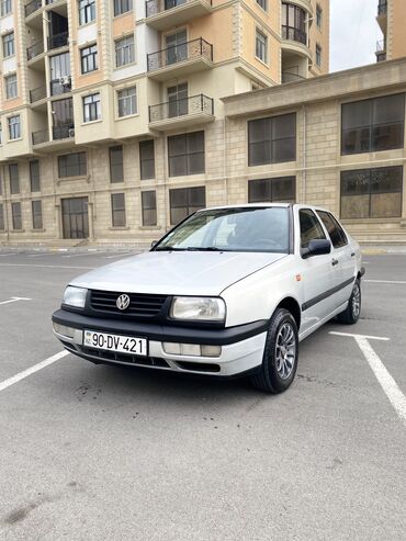 volkswagen 1995: Volkswagen Vento: 1.8 л | 1995 г. Седан