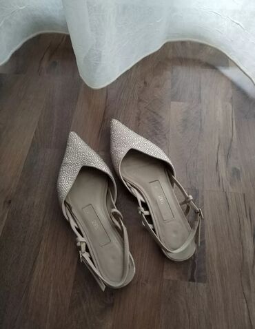 bez martinke: Sandals, Zara, 37