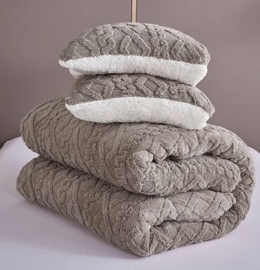 Ćebad i pokrivači: Jorgan + dve jastucnice 4800din — 4