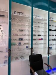 Aksesuarlar üçün vitrinlər: Eynək üçün, Yeni — 16